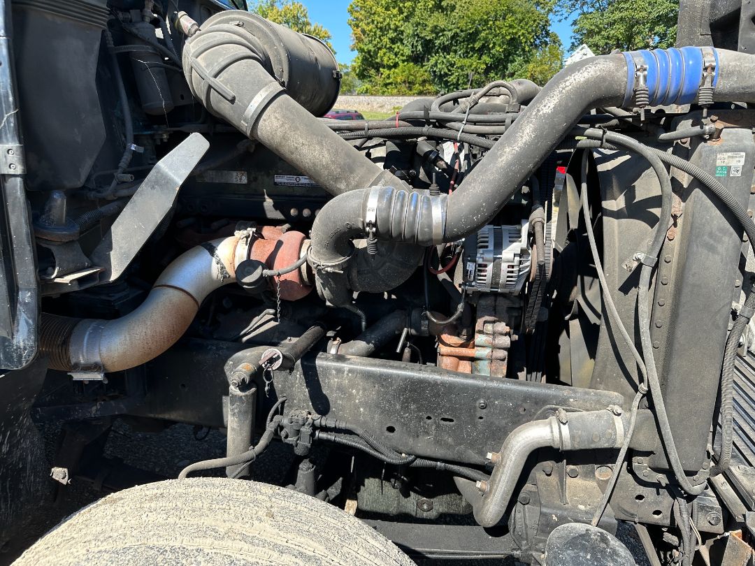 2001 FREIGHTLINER FLD 120 - Image 30